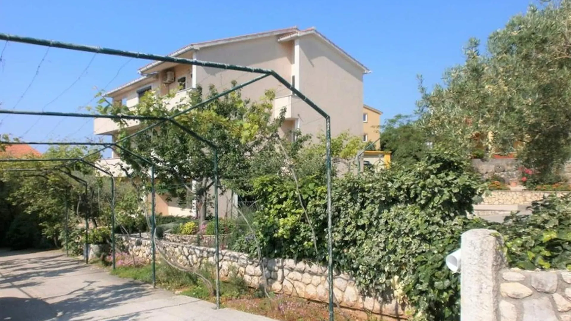 Apartment Lilly With Outdoor Trampoline And Grill Krk Town